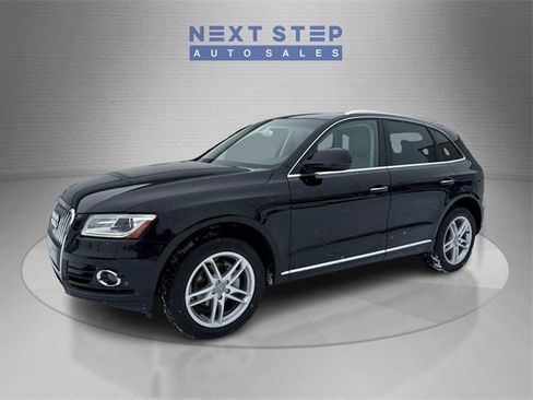 Used 2017 Audi Q5 2.0T Premium Plus w/ Technology Package image 3