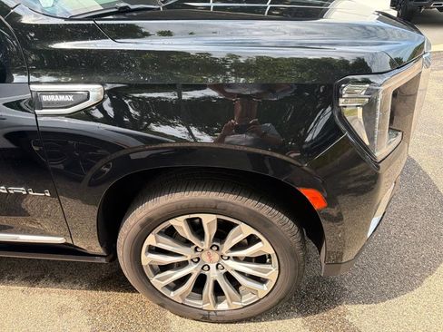 Used 2021 GMC Yukon Denali w/ Denali Premium Package AWD/4WD image 10