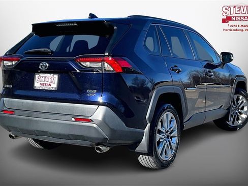 Used 2020 Toyota RAV4 XLE image 6