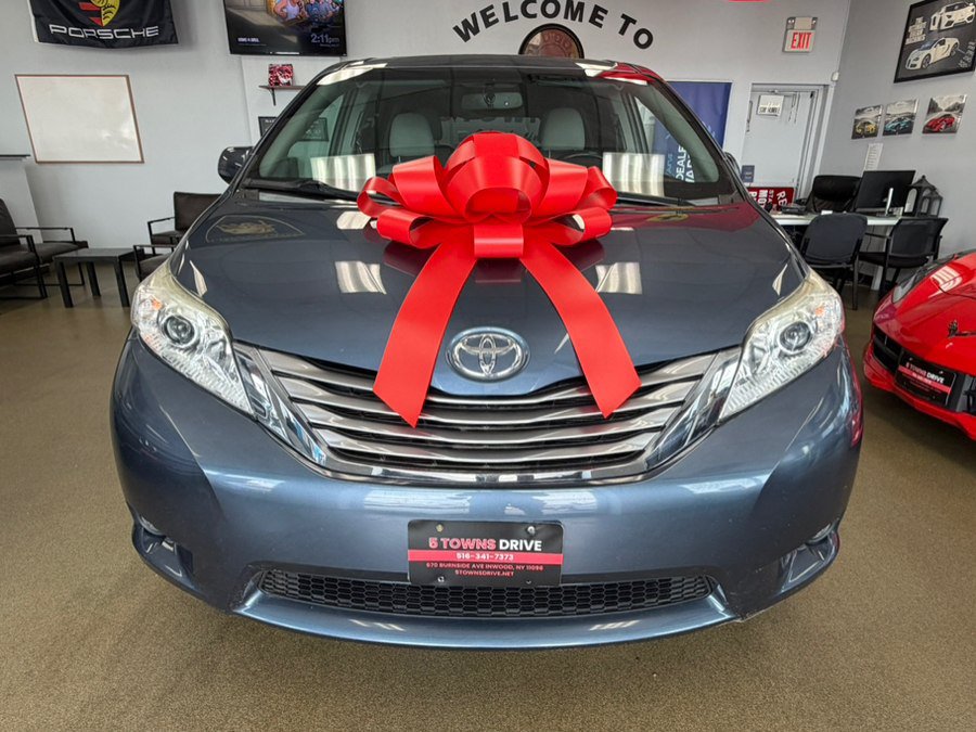 Used 2016 Toyota Sienna XLE w/ XLE Navigation Package AWD/4WD image 4