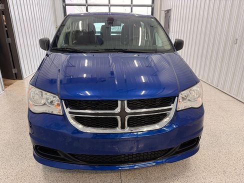 Used 2018 Dodge Grand Caravan SE w/ UConnect Hands-Free Group FWD image 2