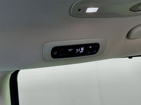 Used 2023 Chrysler Pacifica Touring-L image 29