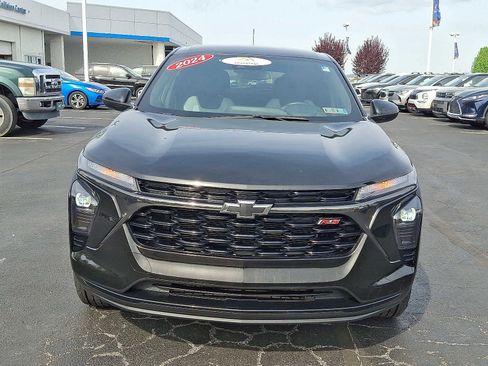 Used 2024 Chevrolet Trax RS w/ Driver Confidence Package image 2