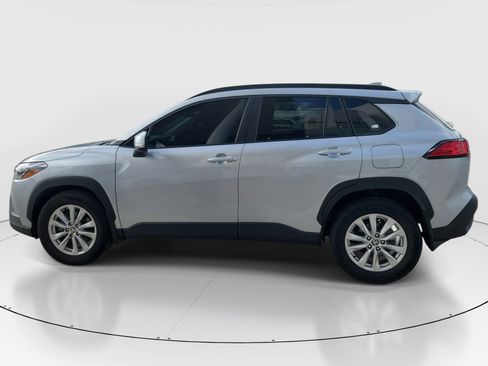 Used 2024 Toyota Corolla Cross LE FWD image 4