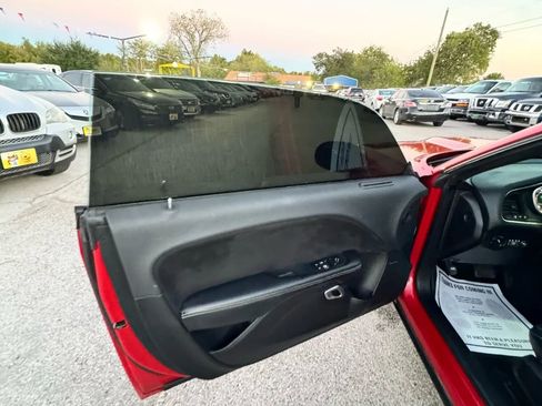 Used 2015 Dodge Challenger SRT w/ Technology Group image 11