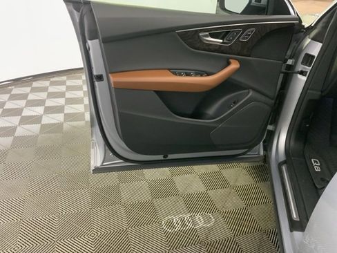 Used 2022 Audi Q8 Premium image 19