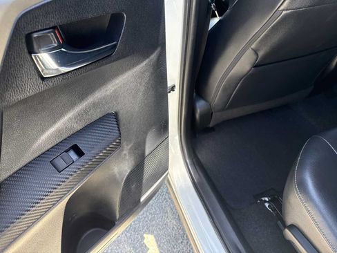Used 2014 Toyota RAV4 Limited w/ Technology Package FWD image 11