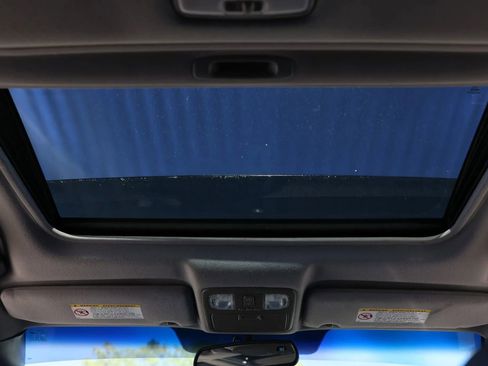 Used 2005 Toyota Solara SLE image 24