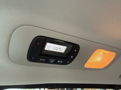 Used 2025 Honda Odyssey EX-L image 19