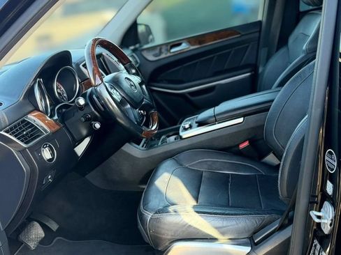 Used 2015 Mercedes-Benz GL 550 4MATIC image 16