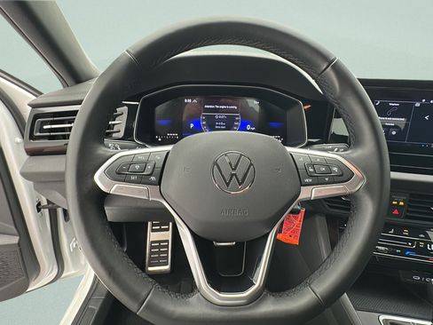 Used 2025 Volkswagen Jetta Sport FWD image 15