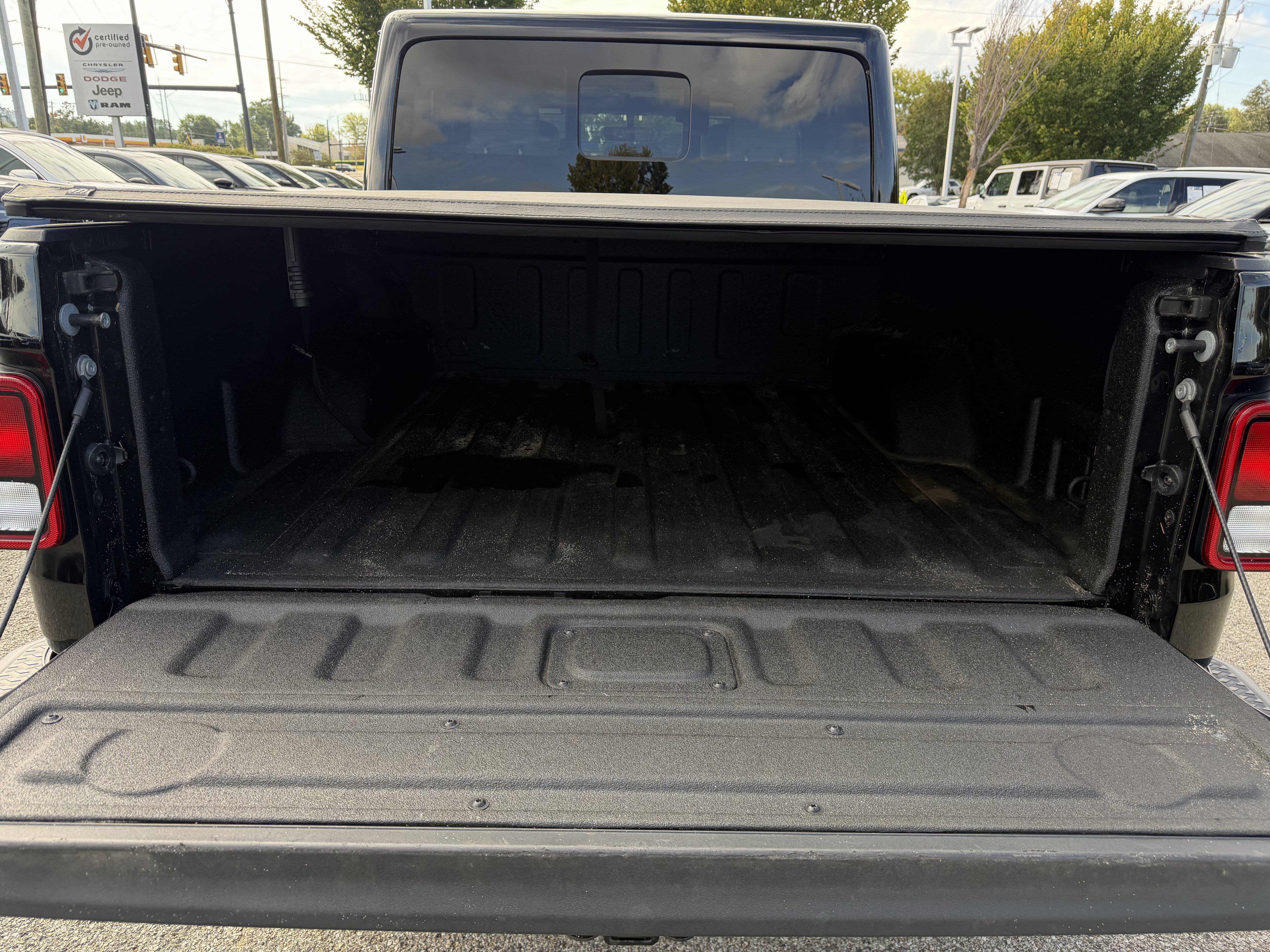Used 2023 Jeep Gladiator Mojave w/ Cold Weather Group AWD/4WD image 34