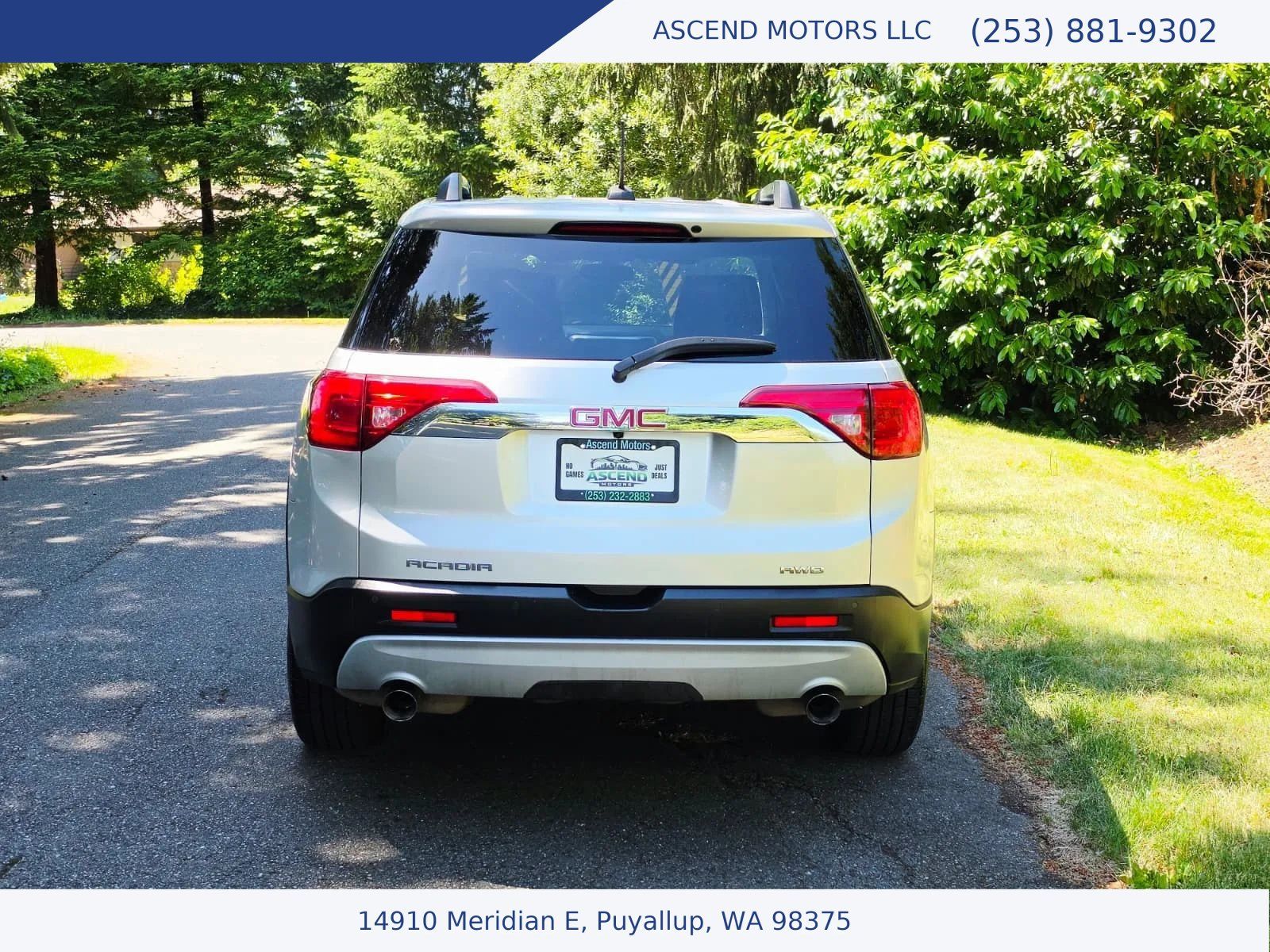Used 2017 GMC Acadia SLT AWD/4WD image 4