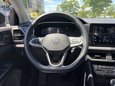 Used 2025 Volkswagen Taos SE AWD/4WD image 14