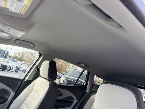 Used 2022 GMC Terrain SLE w/ Driver Convenience Package image 21