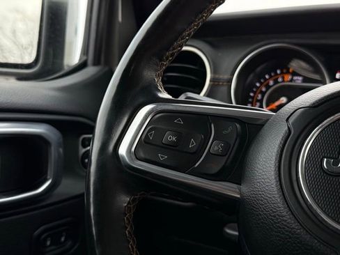 Used 2023 Jeep Gladiator Overland image 11