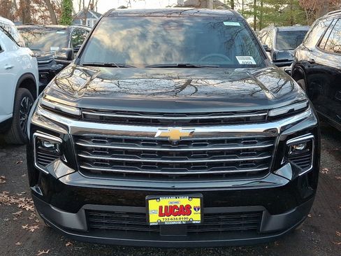 New 2026 Chevrolet Traverse LT image 2