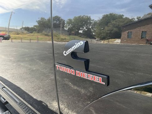 Used 2015 RAM 2500 Laramie w/ Black Appearance Group AWD/4WD image 46