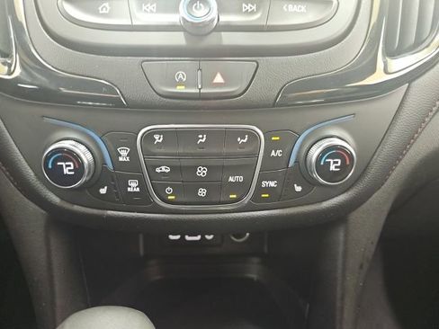 Used 2022 Chevrolet Equinox RS w/ Infotainment Package FWD image 10