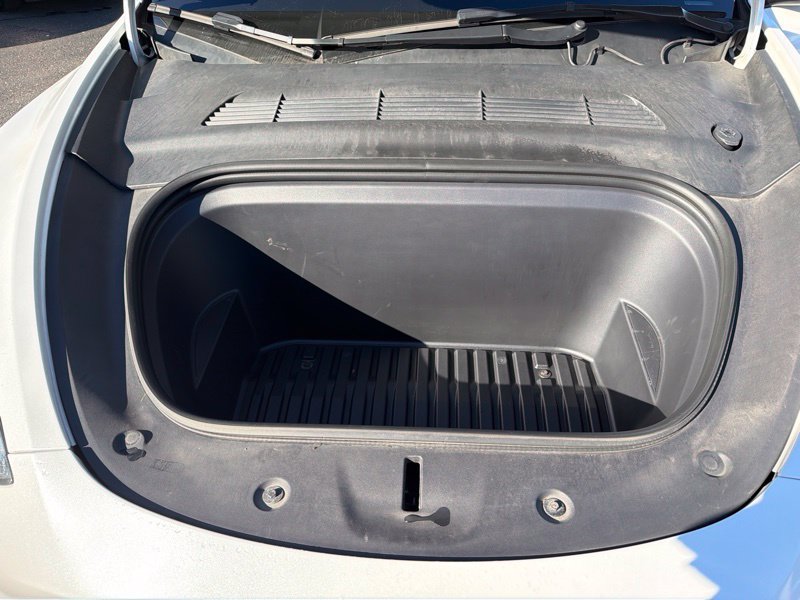 Used 2022 Tesla Model Y Long Range AWD/4WD image 18