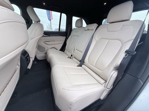 Used 2024 Jeep Grand Cherokee Limited image 25