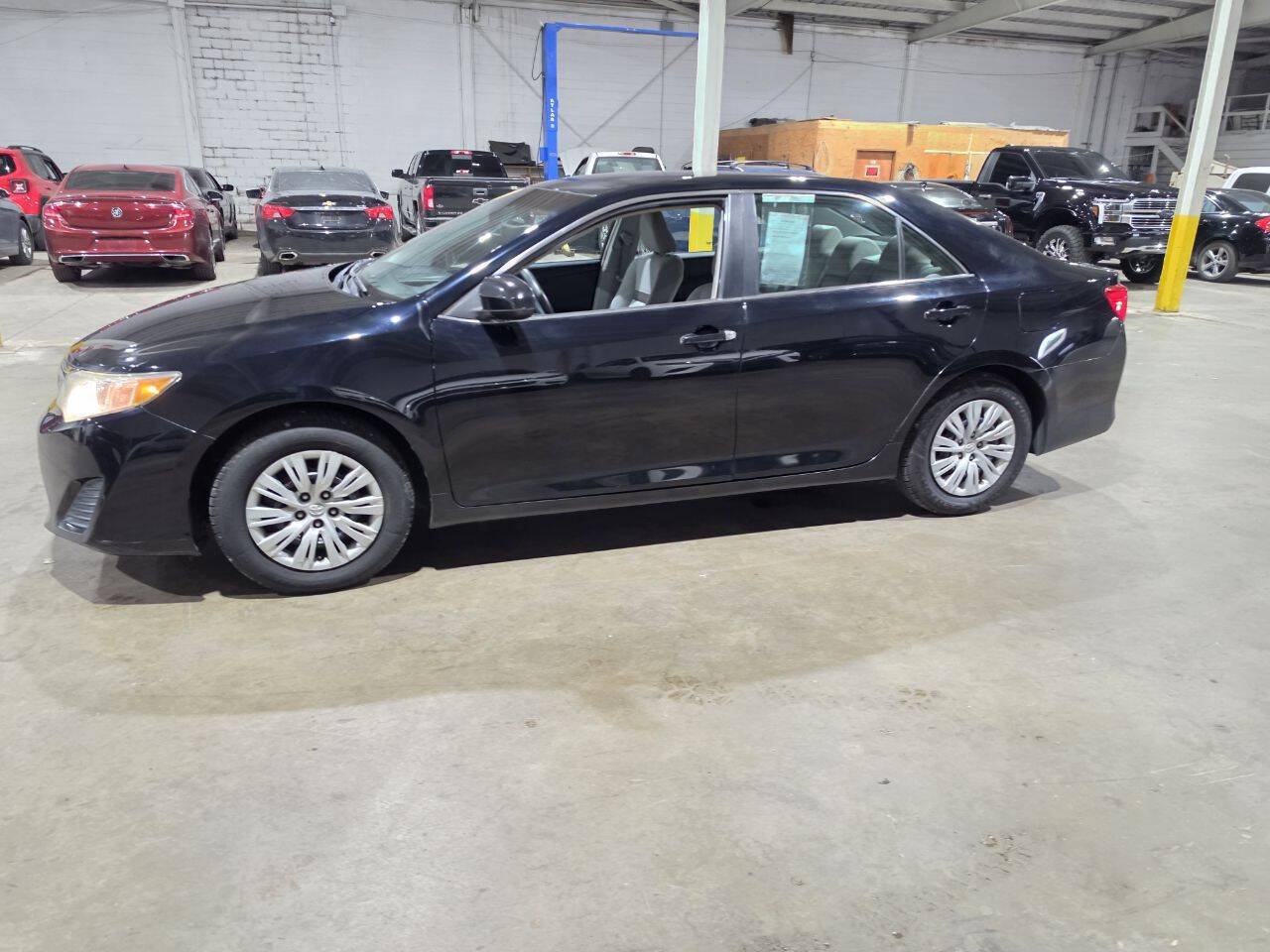 Used 2013 Toyota Camry FWD image 3