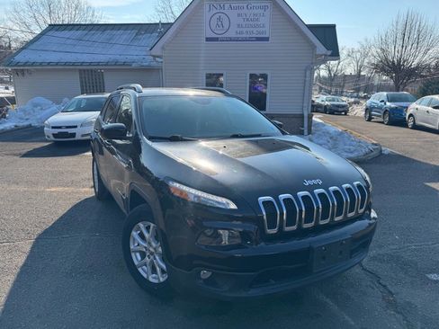 Used 2017 Jeep Cherokee Latitude w/ Cold Weather Group image 1