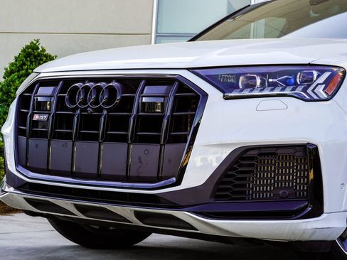 Used 2023 Audi SQ7 Prestige AWD/4WD image 2