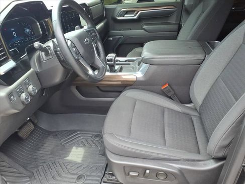 Used 2025 Chevrolet Silverado 1500 LT Trail Boss w/ Convenience Package II AWD/4WD image 10