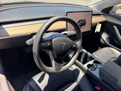 Used 2023 Tesla Model 3 Standard Range RWD image 3
