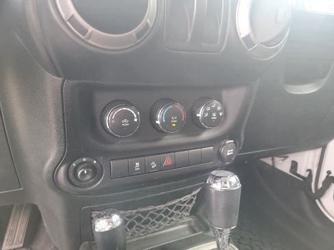 Used 2016 Jeep Wrangler Sport w/ Quick Order Package 24S AWD/4WD image 18