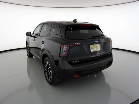 Used 2025 Nissan Kicks SV image 6