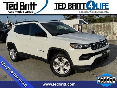 Used 2022 Jeep Compass Latitude w/ Sun and Sound Group AWD/4WD image 1