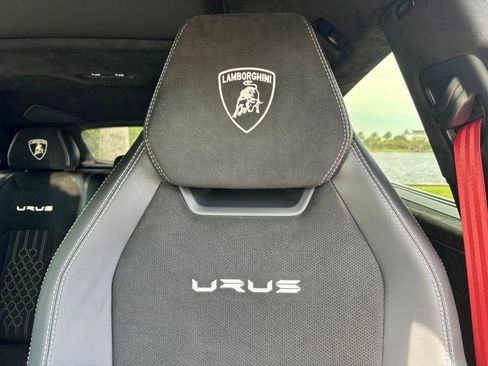 Used 2024 Lamborghini Urus Performante AWD/4WD image 32