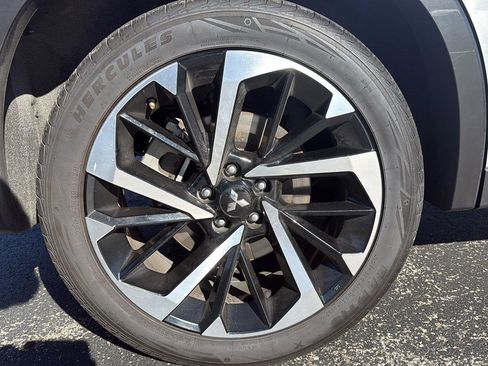 Used 2024 Mitsubishi Outlander SE Black Edition image 5