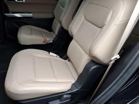 Certified 2022 Ford Explorer XLT w/ Equipment Group 202A image 10