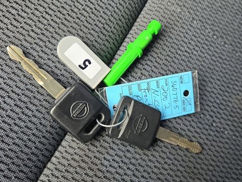 Used 2002 Nissan Frontier XE image 25