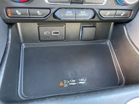 Used 2023 Chevrolet Suburban Z71 w/ Luxury Package image 20