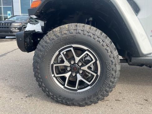 New 2025 Jeep Gladiator Rubicon w/ Convenience Group image 9