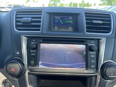 Used 2013 Toyota Highlander Limited AWD/4WD image 16