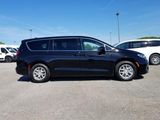 New 2025 Chrysler Pacifica Select image 3