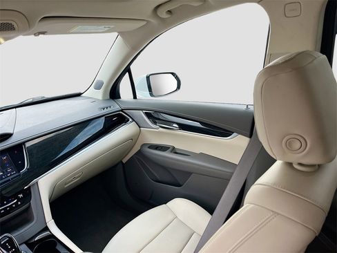 Used 2022 Cadillac XT6 Premium Luxury image 25