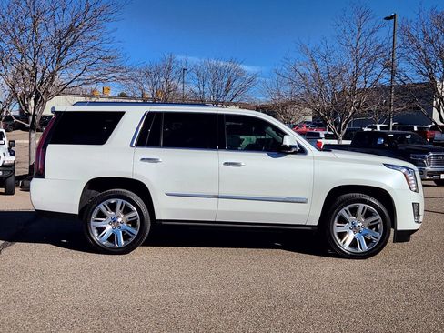 Used 2020 Cadillac Escalade Premium Luxury image 2