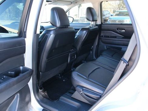 Used 2023 Nissan Pathfinder SL w/ Black Appearance Package image 38