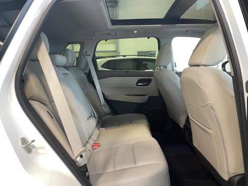 Used 2023 Nissan Rogue SL w/ SL Premium Package image 11