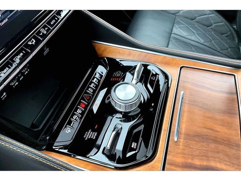 Certified 2024 Jeep Grand Wagoneer Series III w/ HD Trailer Tow Package AWD/4WD image 17
