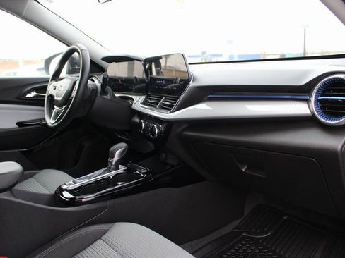 Used 2025 Chevrolet Trax LT w/ LT Convenience Package image 25