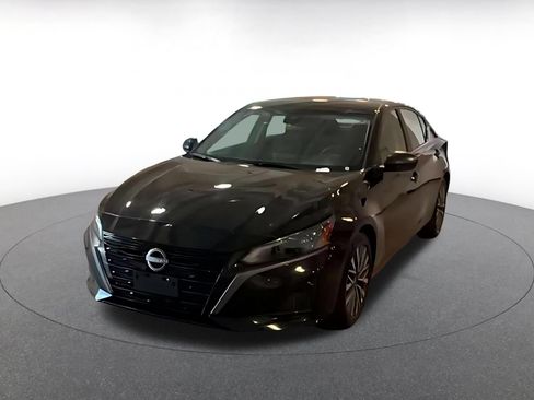 Used 2026 Nissan Altima 2.5 SV FWD image 3
