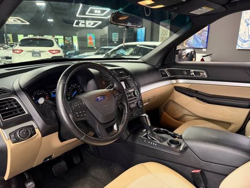 Used 2017 Ford Explorer XLT FWD image 9