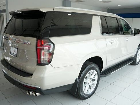 Used 2024 Chevrolet Suburban Premier image 6